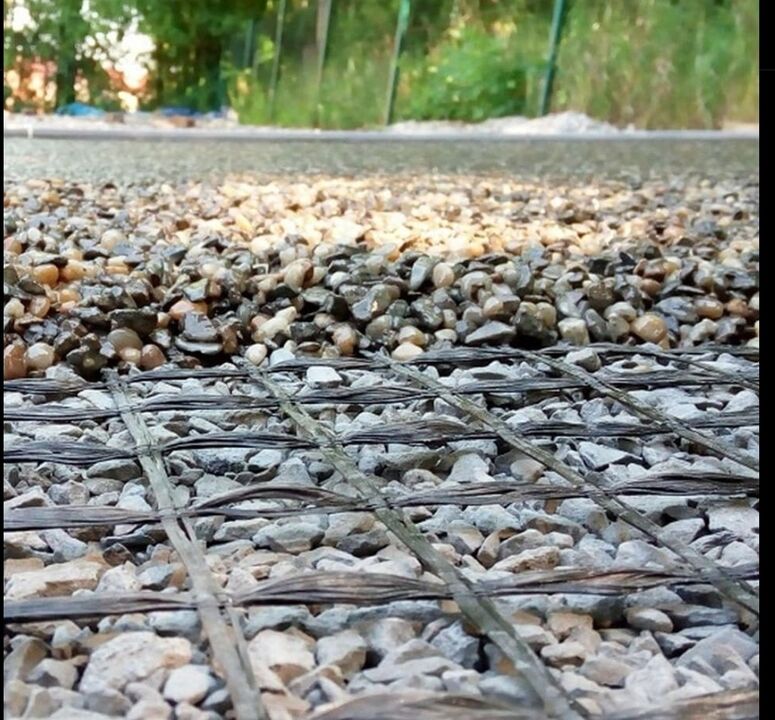 Malha para fortalecer o tapete de pedra